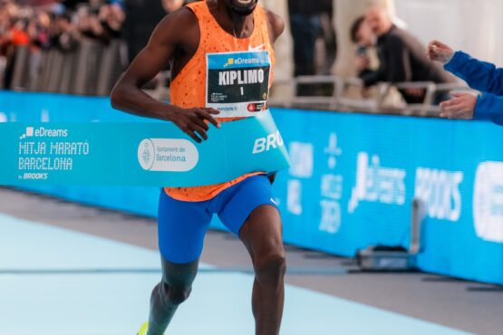 Jacob Kiplimo Storms to Chicago Marathon Victory in Record-Breaking Form