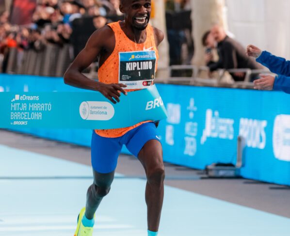 Jacob Kiplimo Storms to Chicago Marathon Victory in Record-Breaking Form